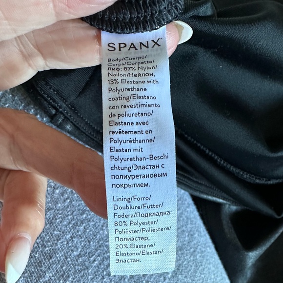 SPANXshape™ Faux Leather
Leggings

Worn once - Picture 5 of 5